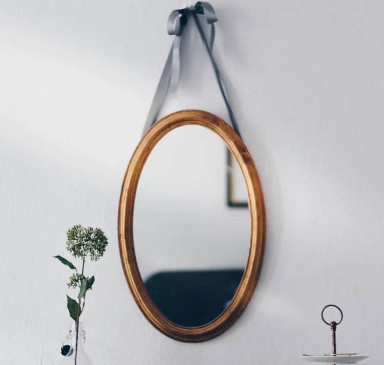 Jak odnowić ramę lustra - proste kroki do nowego wyglądu