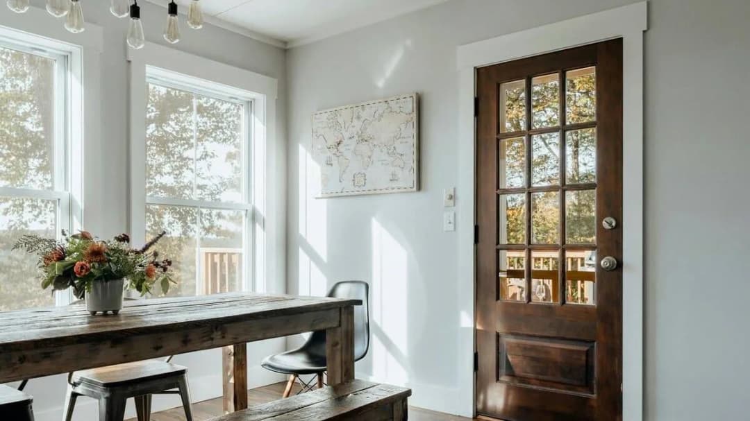 Czym pomalować drzwi, aby uzyskać trwały i estetyczny efekt?