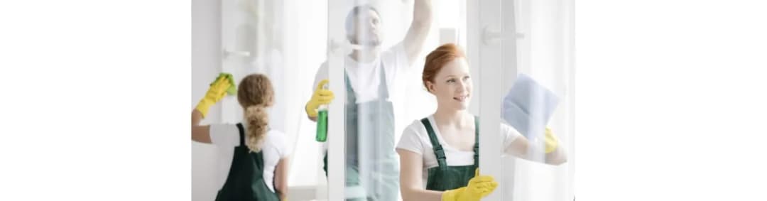 Ile się bierze za mycie okien? Sprawdź ceny i oszczędź pieniądze