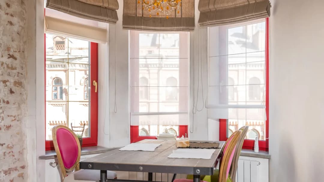 Firanki jak rolety rzymskie – nowoczesne rozwiązania do Twojego wnętrza