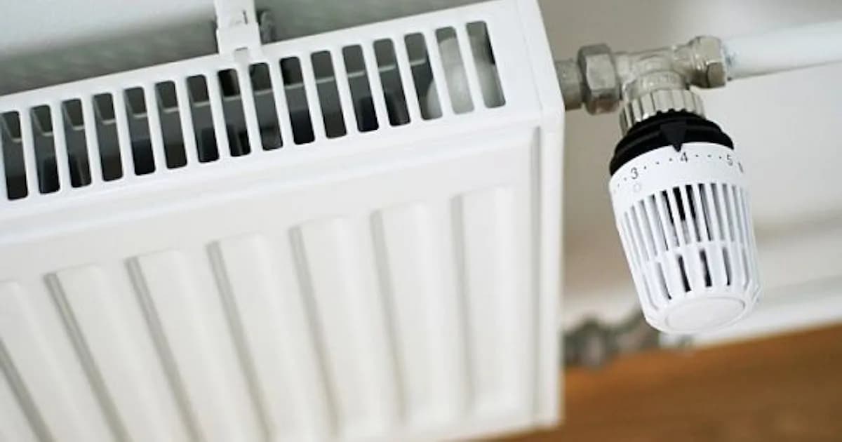 Dlaczego kaloryfery montuje się pod oknem? Odkryj tajemnice efektywnego ogrzewania